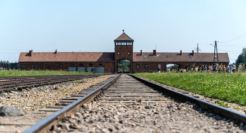 Konzentrationslager Auschwitz, Eingangsbereich. Foto: Piotr Zakrzewski, Pixabay.