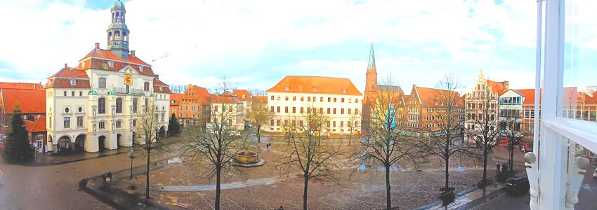 Lüneburg. Blick auf Rathaus und Marktplatz. Foto: Christine Böhm.