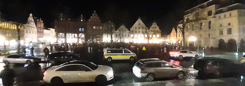 Foto: Lüne-Blog. Spontane Demonstration vor dem Rathaus am 30.01.2025.