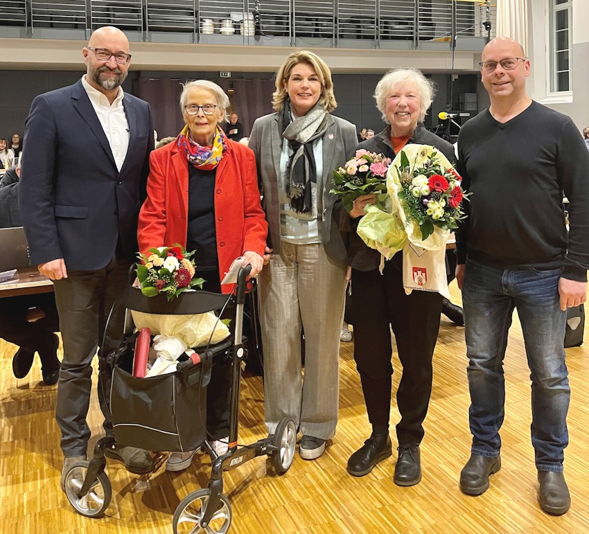 Foto: Hansestadt Lüneburg. Staffelübergabe im Vorstand der Lüneburger Bürgerstiftung: Auf Hella Siedenburg (zweite von links) und Elke Frost (zweite von rechts) folgen Ulf Reinhardt (rechts) und Frank Dalock (links).