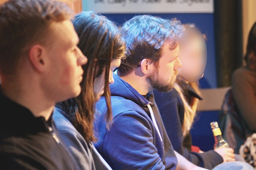 Foto: Georg Gunkel-Schwaderer.  Jugenddiskussion in Lüneburg am 17.02.2025. Mussten diesmal zuhören: Von links - Jakob Blankenburg (MdB SPD), Nico Abraham (Volt), Thorben Peters (Die Linke).