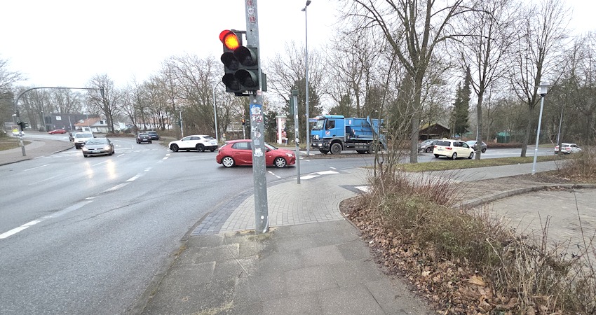 Foto: AG Lüneburg zu Fuß. GehCheck Am Bargenturm, 20.02.2025. Ampelübergang Am Weißen Turm.