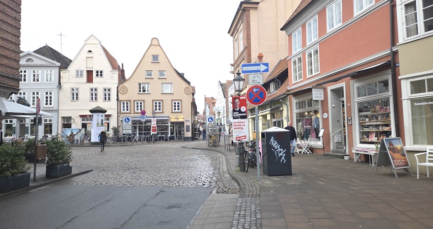 Foto: Lüne-Blog. Am Berge, Einfahrt zur Rosenstraße.