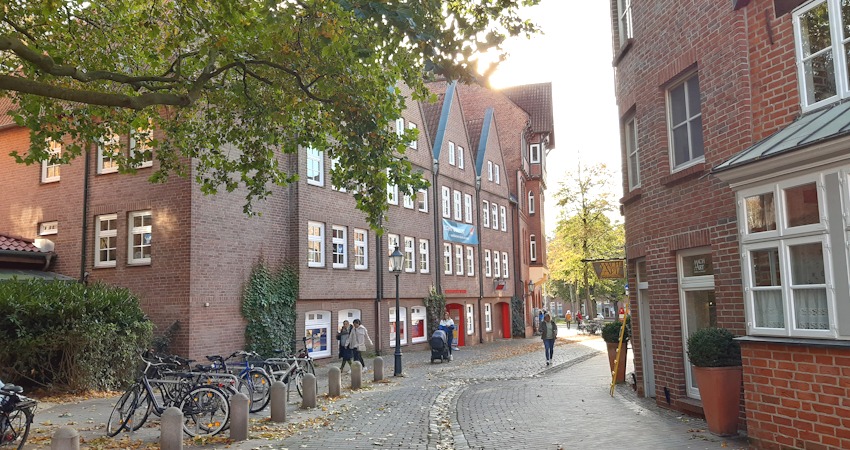 Foto: Lüne-Blog. Das Gewerkschaftshaus in der Heiligengeiststraße 28 in Lüneburg (linke Straßenseite).