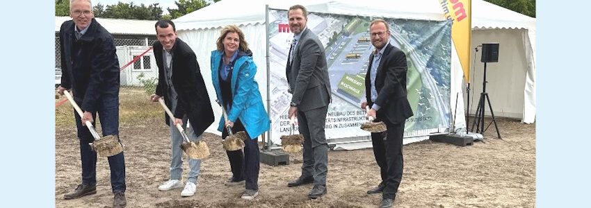 Beim Spatenstich für den MOIN-Betriebshof in Lüneburg am 27. Mai 2025. Foto: MOIN Mobilitätsinfrastruktur und -betriebs GmbH.