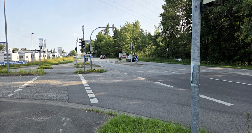 Foto: Lüne-Blog. Adendorf, Artlenburger Landstraße / B209 - Einmündung Borgwardstraße.