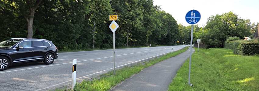 Foto: Lüne-Blog. Adendorf, Artlenburger Landstraße / B209 - Ortsausgang im Norden Adendorfs.