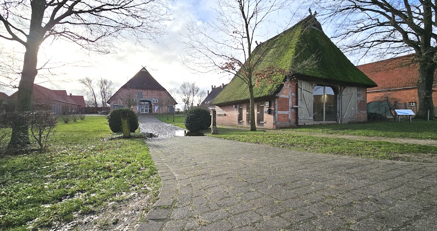 Archezentrum Amt Neuhaus, 2024. Blick auf den Gebäudekomplex. Foto: Archezentrum.