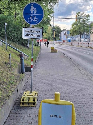 Baustellen-Beschilderung Dahlenburger Landstraße. Foto: ADFC Lüneburg, Uwe Wenk.