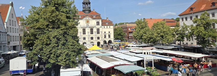 Marktplatz Lüneburg mit Rathaus. Foto: Lüne-Blog.