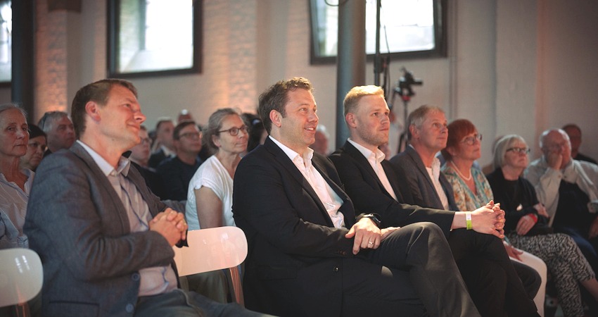 Foto: SPD Lüneburg. Besuch von Lars Klingbeil am 2. Juni 2025 in Lüneburg. Von links: Landtagsabgeordneter Philipp Meyn, Finanzminister und Vizekanzler Lars Klingbeil, Bundestagsabgeordneter Jakob Blankenburg.