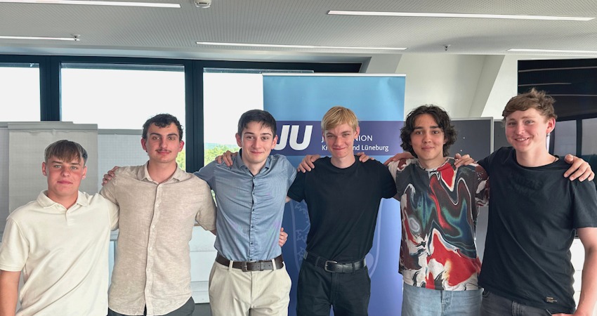 Foto: Junge Union Lüneburg. Der neue Vorstand der Schüler-Union Lüneburg stellte sich am 20. Juni 2025 vor. Zwei Vorstandsmitglieder waren verhindert.