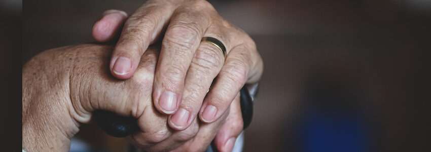 Pflege: Hände einer Seniorin. Foto: Alexa, Pixabay.
