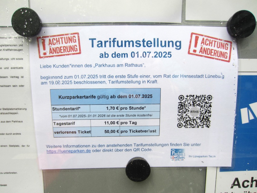 Foto: J. Korn. 1,70 Euro kostet der Stundentarif in den vier städtischen Parkhäusern. Die erste Stunde ist frei. Zum Vergleich: Die Fahrt hin und zurück von Reppenstedt in die Lüneburger Innenstadt kostet 5,60 Euro.