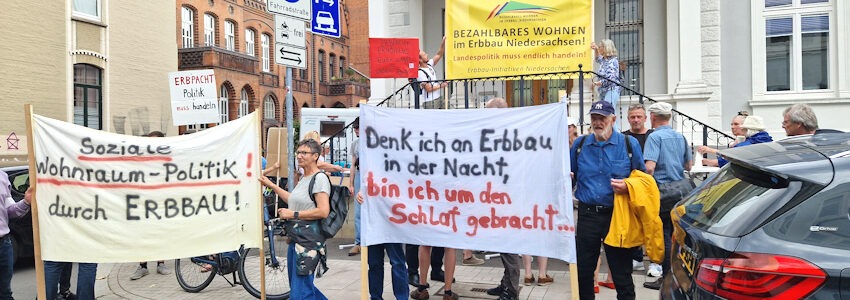 Foto: Initiative "Bezahlbares Wohnen im Erbbau Lüneburg". Demonstration in Hannover am 26. Juni 2025.
