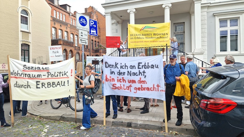 Foto: Initiative "Bezahlbares Wohnen im Erbbau Lüneburg". Demonstration in Hannover am 26. Juni 2025.