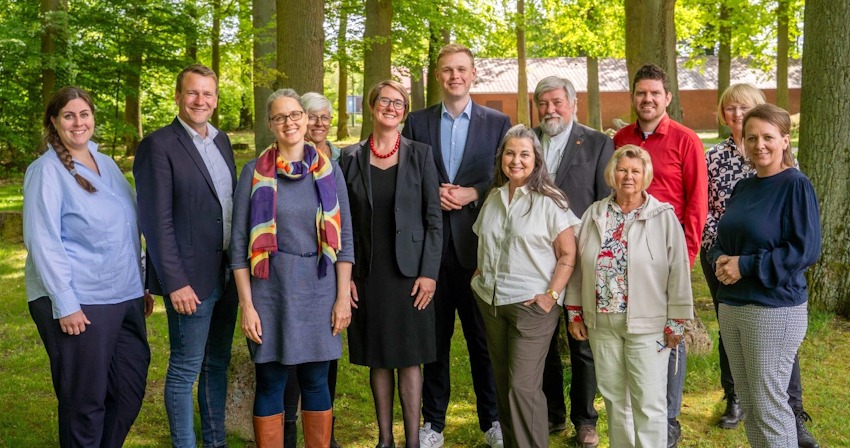Am 10. Mai 2025 wählte die SPD im Landkreis Lüneburg auf dem Kreisparteitag einen neuen Vorstand. Von links nach rechts: Eva Köhler, Philipp Meyn, Eva Raabe, Britta Witt, Karoline Feldmann, Jakob Blankenburg, Heike Piepke, Achim Gründel, Angela Lütjohann, Christoph Kleineberg, Andrea Schröder-Ehlers, Sabrina Panning-Ternes. Es fehlt: Maik Peyko.