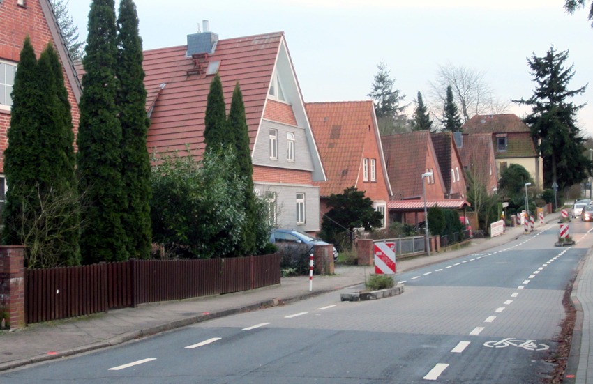 Foto: Lünepedia. Absenkungen am Ochtmisser Kirchsteig.
