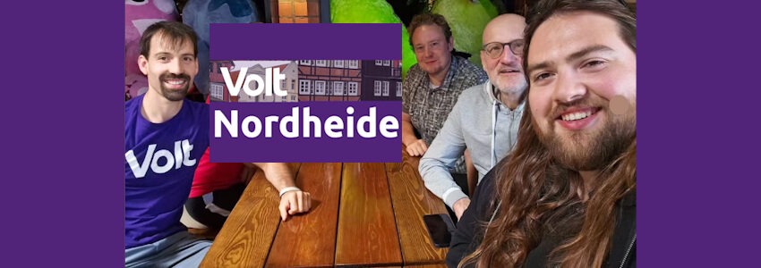 Foto: Volt Nordheide, August 2025 in Winsen. Von links: Niklas Rüter (im Volt-Shirt), Michel Pauly, Michael Riedel, Sebastian Speetzen.