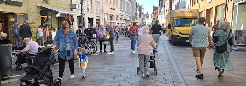 Foto: Lüne-Blog. Fußgängerzone Bäckerstraße.