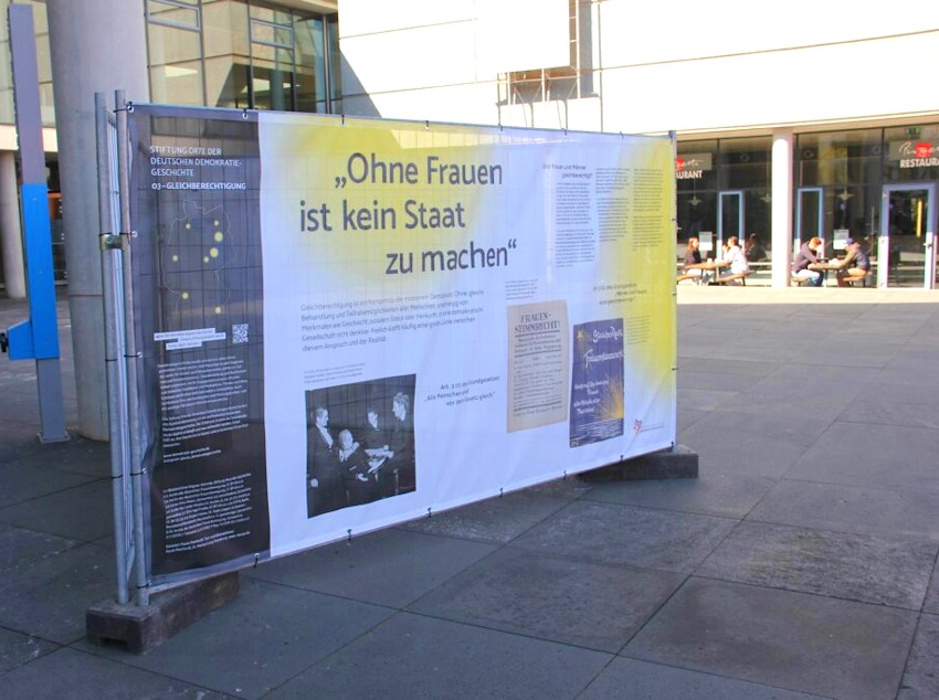 Foto: Stiftung Orte der deutschen Demokratiegeschichte.
Bildtafel aus der Ausstellung „Deine Orte der Demokratiegeschichte“.