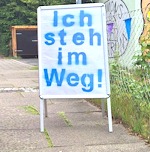 Foto: M. Ihnen. Aufsteller "Ich steh im Weg".