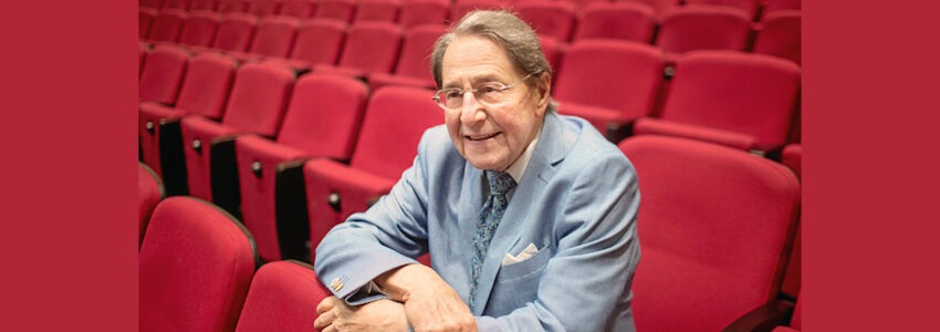 Foto: Andreas Tamme. Lüneburgs ehemaliger Oberstadtdirektor Dr. Reiner Faulhaber – hier anlässlich seines 90. Geburtstags im Lüneburger Theater – ist am 5. Oktober 2025 im Kreise seiner Familie verstorben.