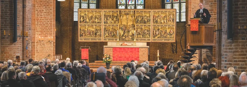 Landesbischof Ralf Meister, Landeskirche Hannovers, auf der Kanzel in der Marktkirche Hannover. Foto: Jens Schulze.