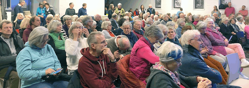 Foto: Seniorenbeirat Lüneburg. Ein vollbesetzter Saal bei der Info-Veranstaltung des Seniorenbeirats am 19. November 2025 zeigte: Das Thema Wohnen bewegt Menschen in Lüneburg.