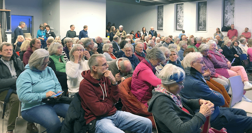 Foto: Seniorenbeirat Lüneburg. Ein vollbesetzter Saal bei der Info-Veranstaltung des Seniorenbeirats am 19. November 2025 zeigte: Das Thema Wohnen bewegt Menschen in Lüneburg.