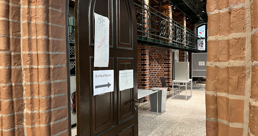 Blick ins Briefwahlbüro. Foto: Hansestadt Lüneburg.