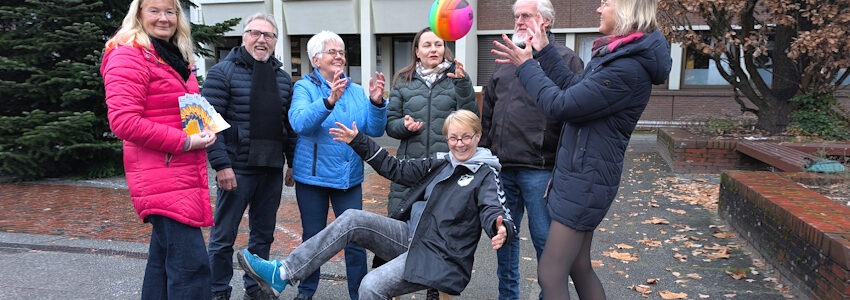 Foto: Hansestadt Lüneburg. Mitwirkende bei der Aktion Freuen sich auf viele Interessierte bei der Aktion „Fit im Alter“ am 12.12.2025 in Adendorf.