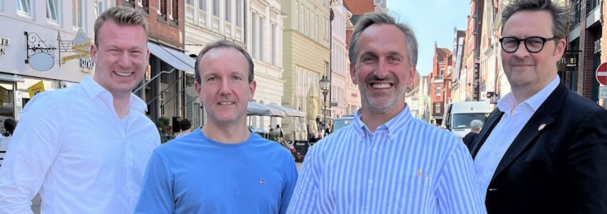 Foto: Hansestadt Lüneburg. Das neue Team Innenstadtentwicklung, von links: Florian Norbisrath, Oliver Bruns, Mathias Schneider und Stabsstellenleiter Carl-Ernst Müller.