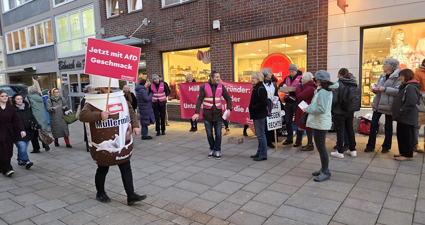 Foto: Lüne-Blog. Campact-Aktion am 15.12.2025 in der Lüneburger Grapengießerstraße.