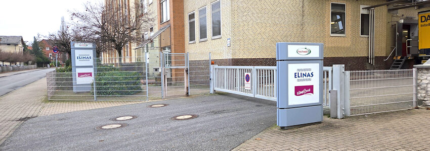 Foto: Lüne-Blog. Hochwald in Lüneburg - Eingangsbereich mit den zugehörigen Marken Lünebest und Elinas.