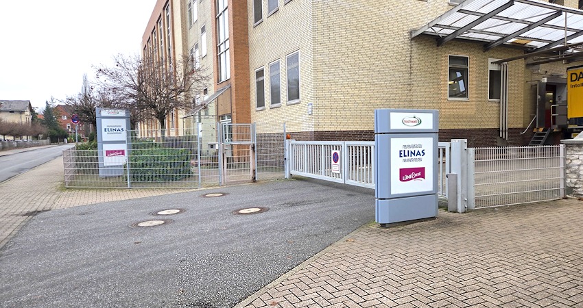 Foto: Lüne-Blog. Hochwald in Lüneburg - Eingangsbereich mit den zugehörigen Marken Lünebest und Elinas.