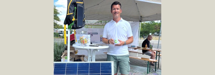 Foto: Hansestadt Lüneburg (Archiv). Bei Stadtteilfesten stellt das städtische Klimaschutz-Team (hier Matthias Ruths) regelmäßig seine Arbeit vor und berät zu energetischer Sanierung und städtischen Förderprogrammen.
