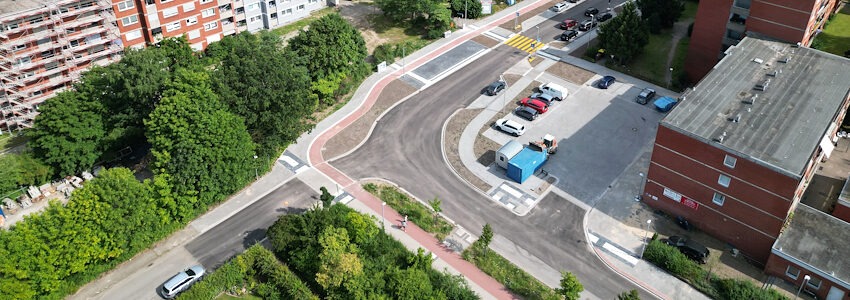 Foto: Hansestadt Lüneburg, Archiv. Sanierung der Wilhelm-Leuschner Straße (Juli 2024). Umgestaltung der Wilhelm-Leuschner Straße ist eine von vielen Maßnahmen, die im Sanierungsgebiet Kaltenmoor in großen Teilen aus städtebaulichen Fördermitteln finanziert werden konnten.