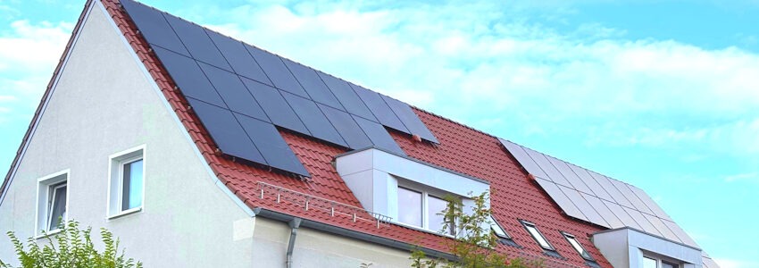 Photovoltaik-Anlage auf einem Mehrfamilienhaus. Foto: Landkreis Lüneburg.