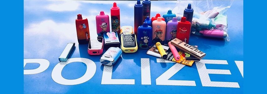 Foto: Polizeiinspektion Lüneburg/Lüchow-Dannenberg/Uelzen. Sichergestellte Vapes bei den Kontrollen auf dem Frühjahrsmarkt auf den Sülzwiesen, 1.-5. Mai 2025.