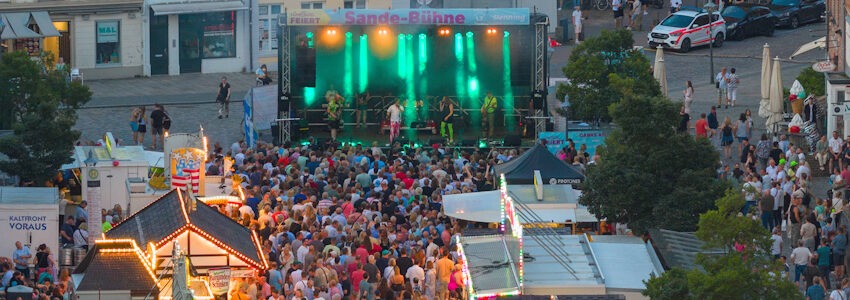 Foto: Hansestadt Lüneburg. Stadtfest 2025 - Blick auf die Bühne Am Sande (Luftbild).