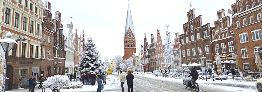 Foto: Lüne-Blog. Am Sande im Schnee am 3. Januar 2026.