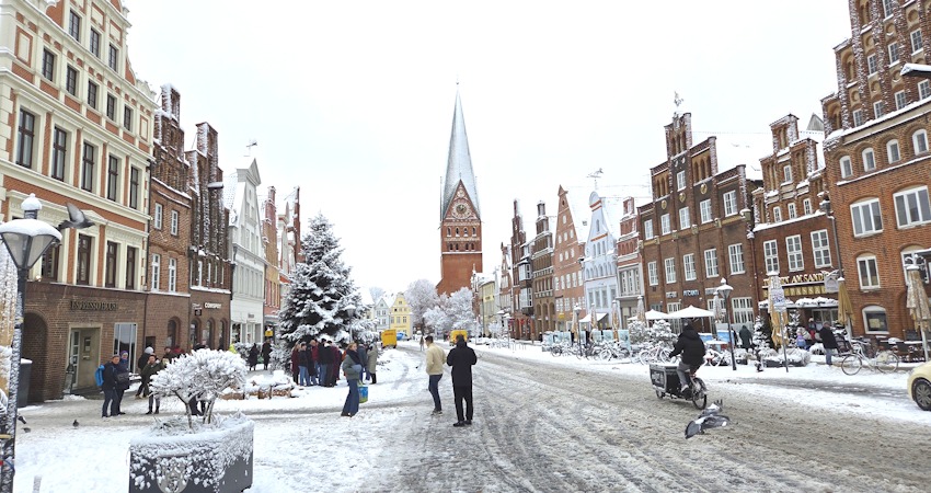 Foto: Lüne-Blog. Am Sande im Schnee am 3. Januar 2026.
