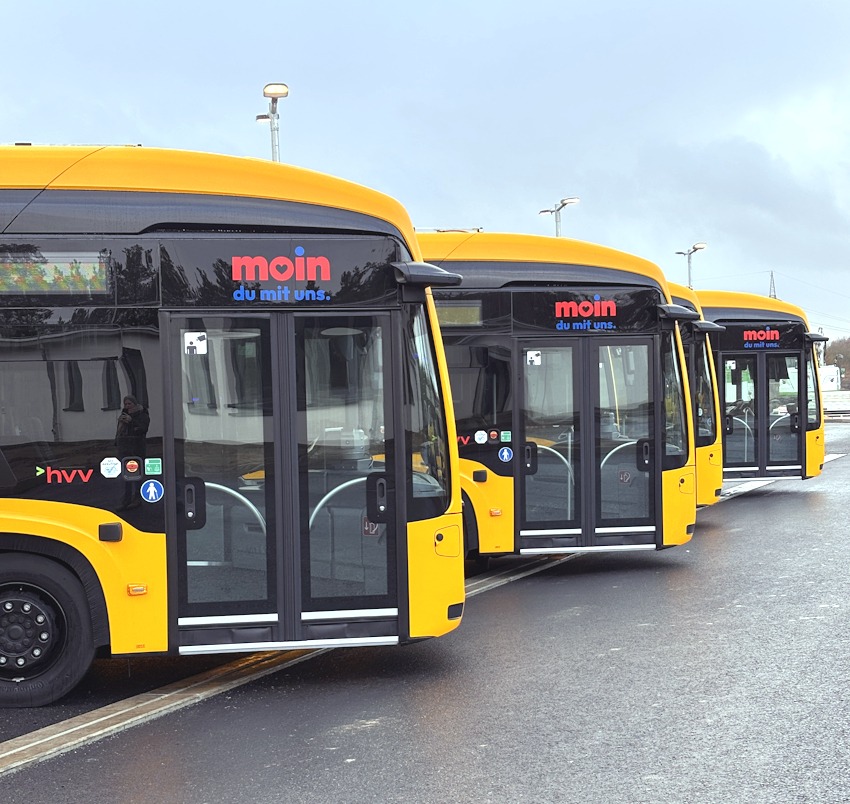 Foto: MOIN GmbH. Bereitstehende Busse von MOIN.
