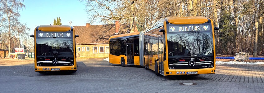 MOIN GmbH. Elektrobusse auf dem Betriebshof. 2024 wurden wurden acht elektrobetriebene Gelenk- und zwölf Solobusse mit der dazu dazugehörigen Lade-Infrastruktur bei Daimler Buses bestellt.