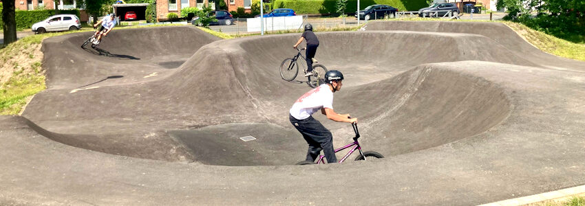 Foto: Hansestadt Lüneburg. Der Skatepark an den Sülzwiesen ist ein beliebter Treffpunkt in Lüneburg. 2026 wird die Umgestaltung der Sülzwiesen im Rahmen des Förderprogramms „Resiliente Innenstädte“ fortgesetzt, geplant sind eine Skate-Plaza für jüngere Skate-Fans, ein Trialbike-Parcours und Sportgeräte für ältere Menschen.