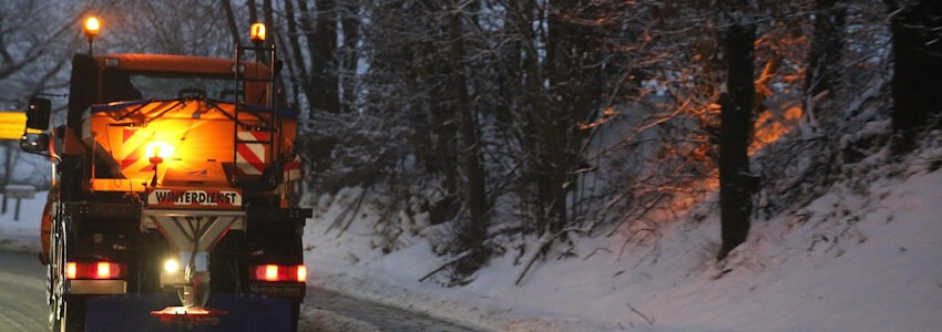 Foto: Kurt Bouda, Pixabay. Winterdienst beim Schneeräumen.