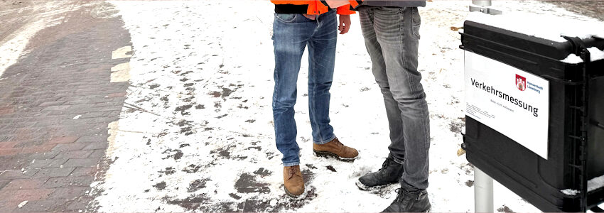 Foto: Hansestadt Lüneburg. Das kleine Gerät kann die verschiedenen Verkehrsarten zählen, misst die Geschwindigkeit und erkennt die Bewegungsrichtung.