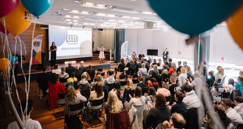 Foto: Viktor Hedwig. Preisverleihung "unzensiert" für die besten Schülerzeitungen im Jahr 2025.