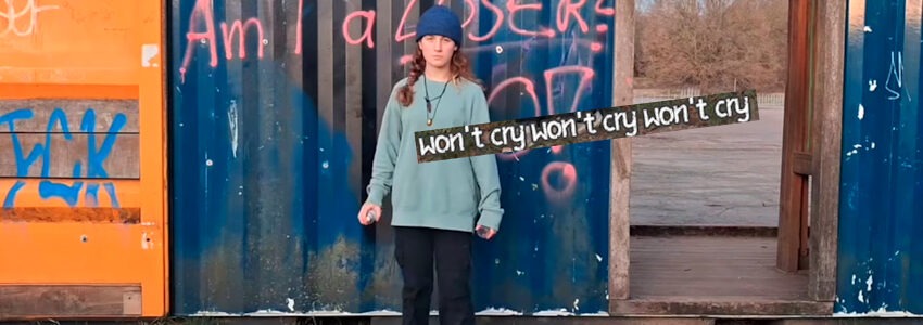 Foto: „ganz schön anders“-Team. Standbild (angepasst) aus dem Kurzfilm „Is it fair to be a loser“ vom Filmteam der Klasse 7a der Wilhelm-Raabe-Schule.